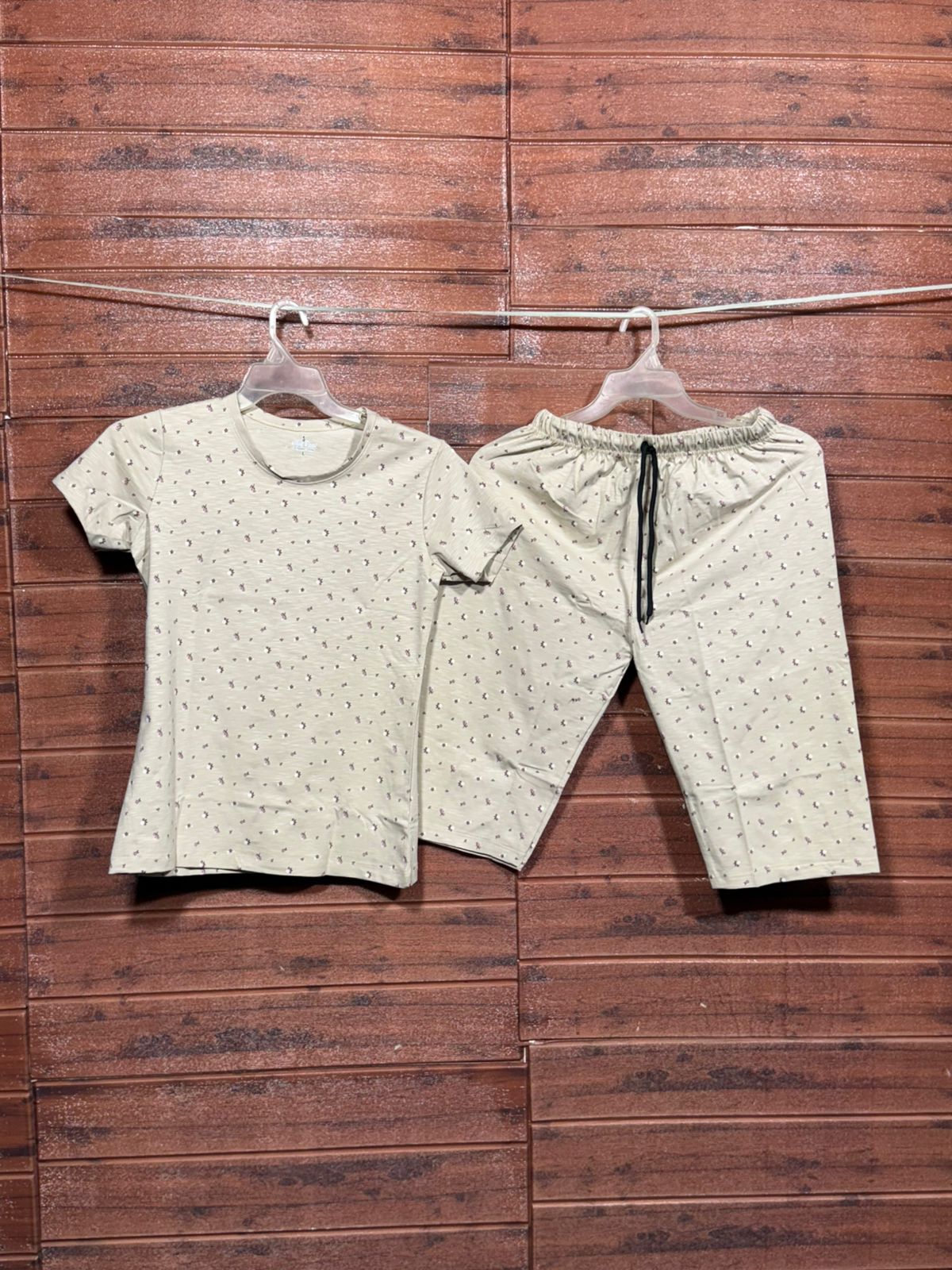 TShirt with 3/4th pant pyjama Half white