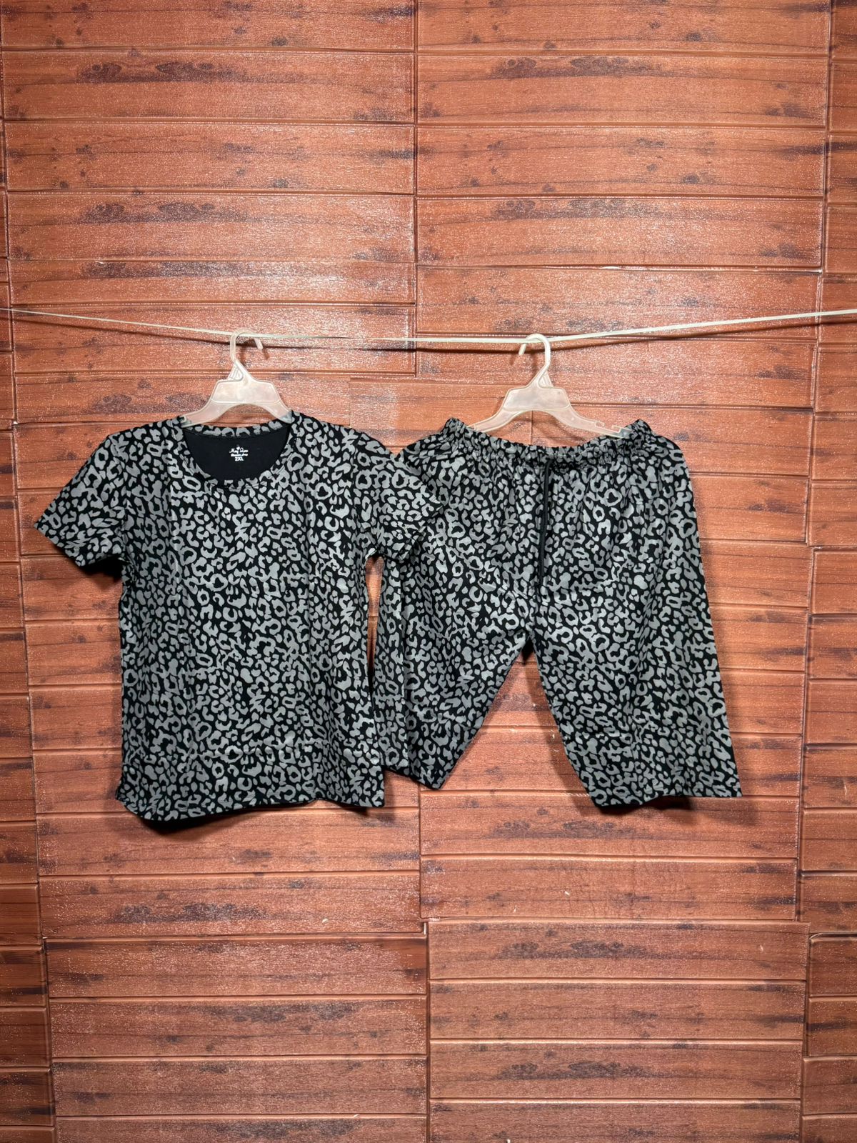 TShirt with 3/4th pant pyjama cheetah Black